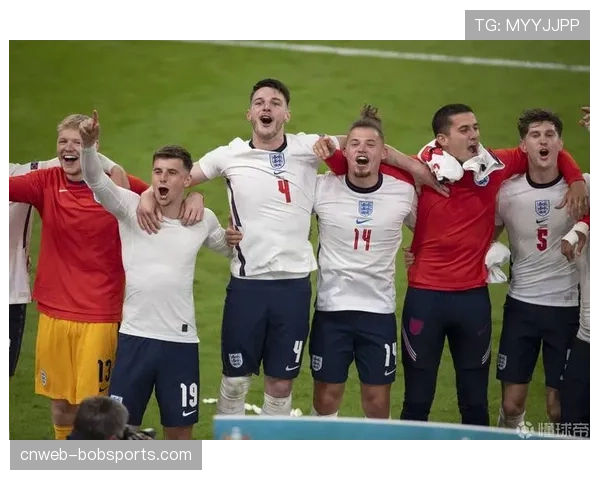 铜梁龙阿马杜防守后腰扫荡 中场屏障切断对手进攻组织线路